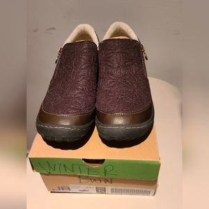 NIB- JBU zip-up slip-on shoe, 7.5, Brown